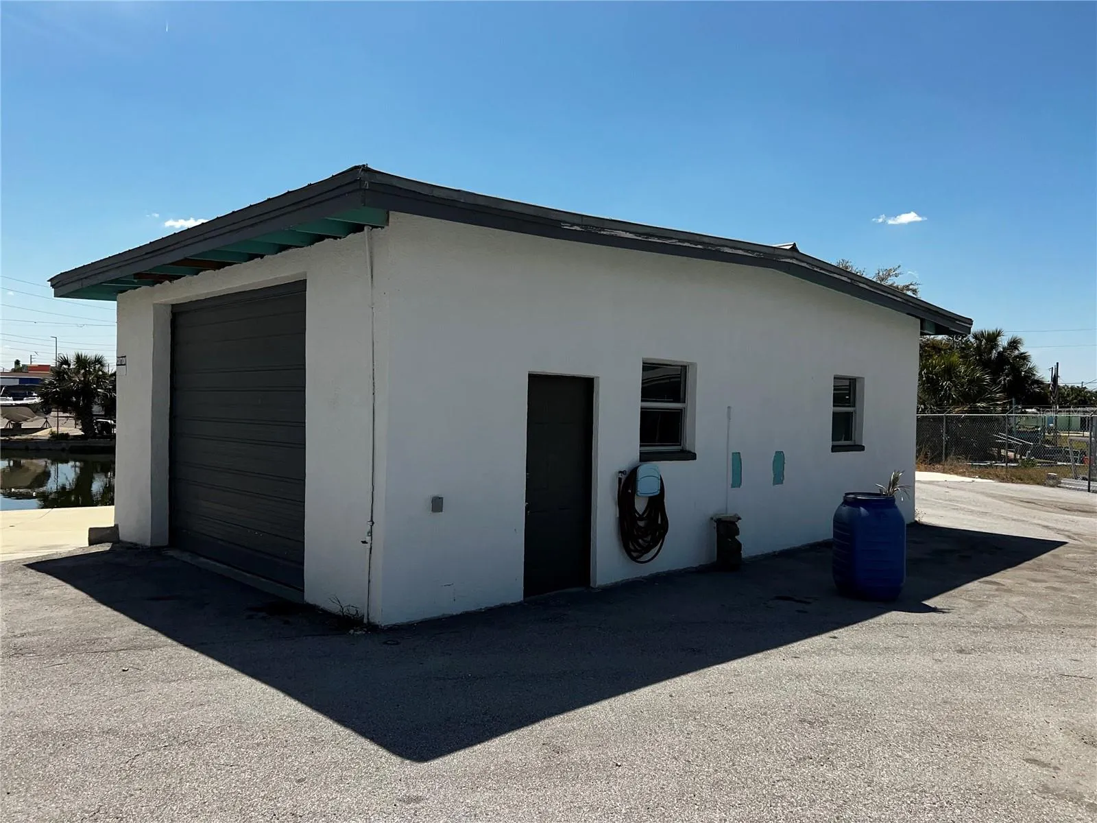 600' Building