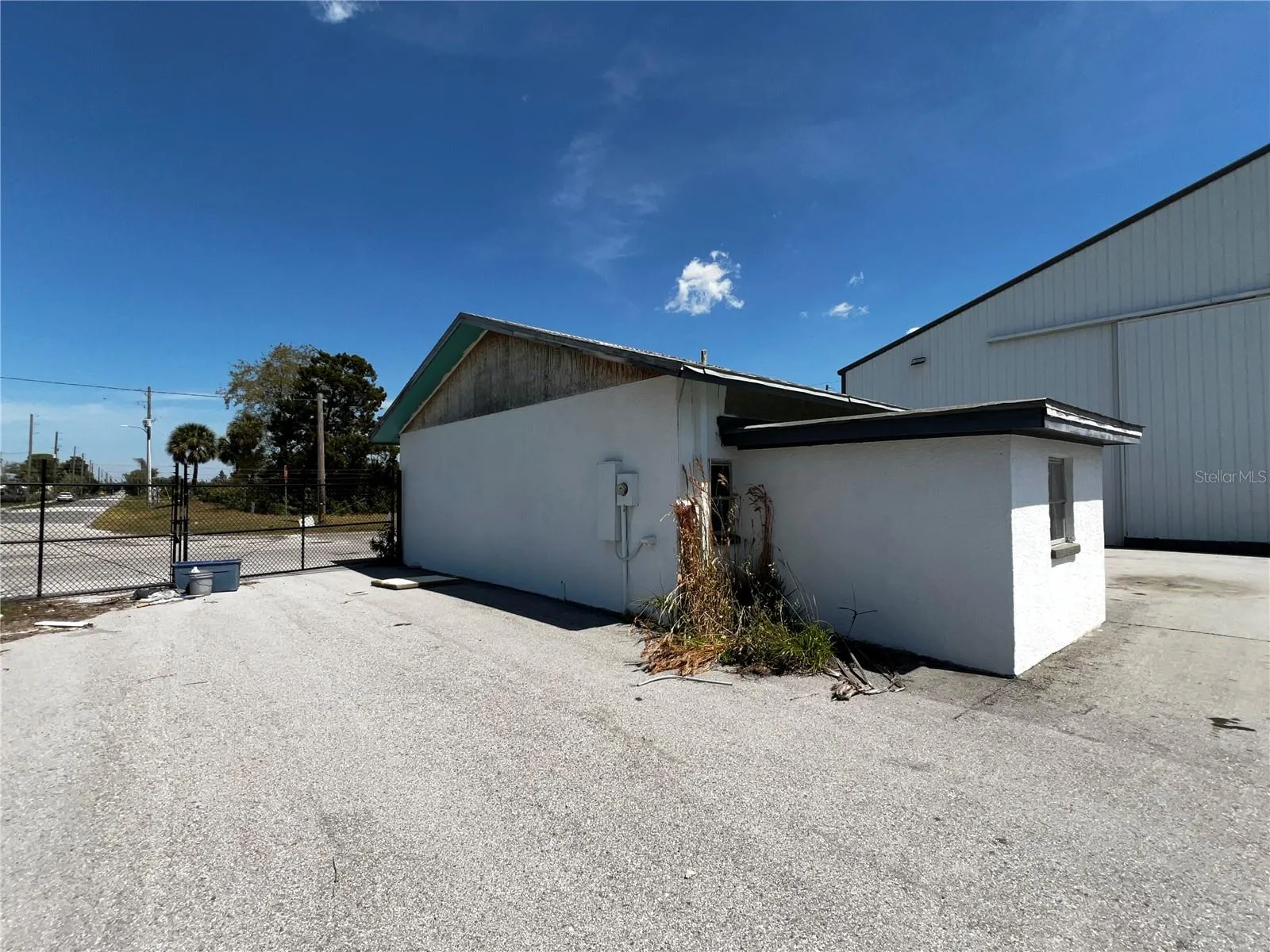 1200' Building