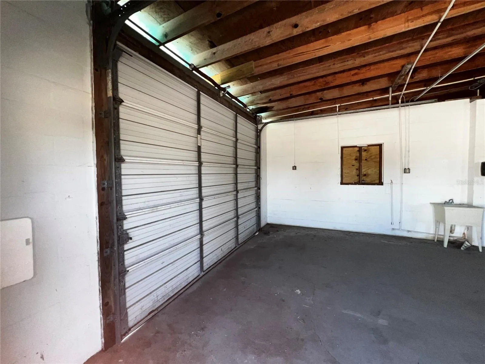 1200' Building