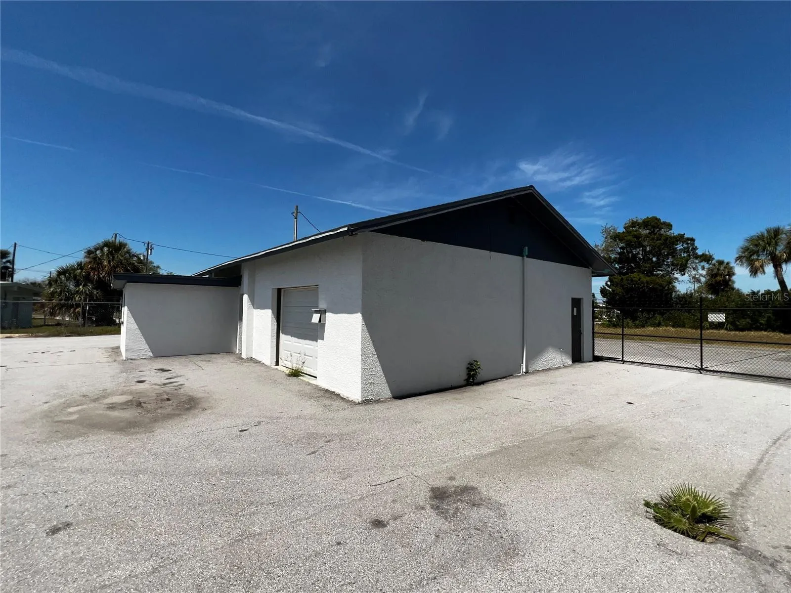1200' Building