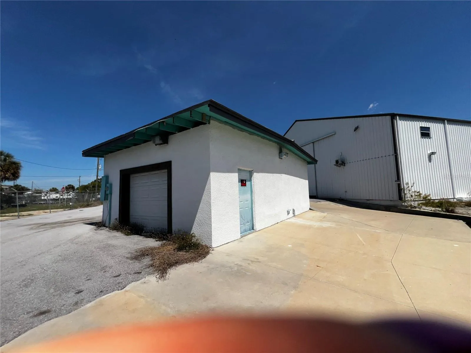 600' Building