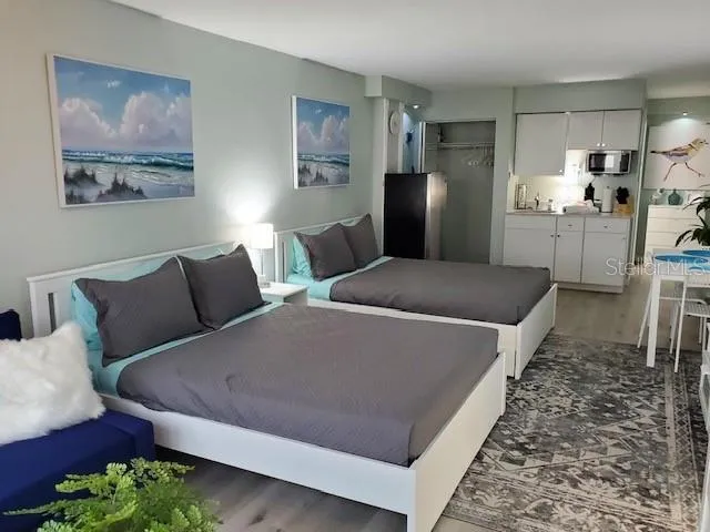 2 Twin Beds