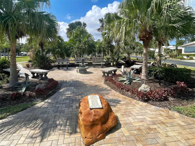 COMMUNITY INTERIOR - SITTING AREA