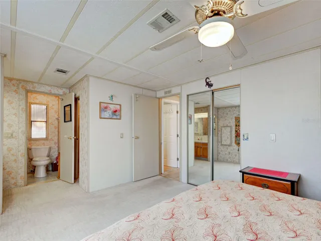 PRIMARY BEDROOM WITH ENSUITE AND 2 CLOSETS