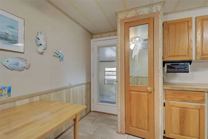 SIDE ENTRY FROM ENCLOSED PATIO. CLOSET PANTRY FOR ADDTIONAL KITCHEN STORAGE