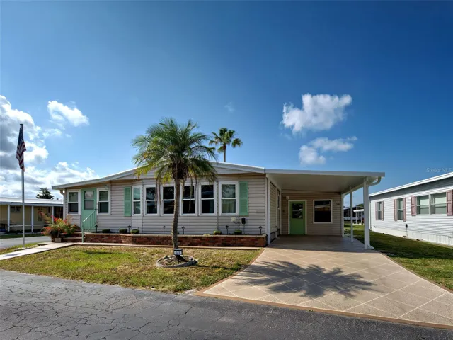 GREAT LOCATION - CENTRALIZED AND A SHORT STROLL TO THE CLUBHOUSE AND POOL.