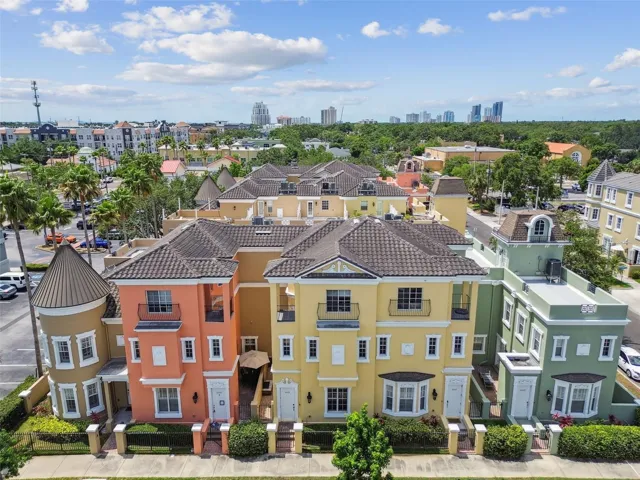 2305 Victoria Gardens Ln