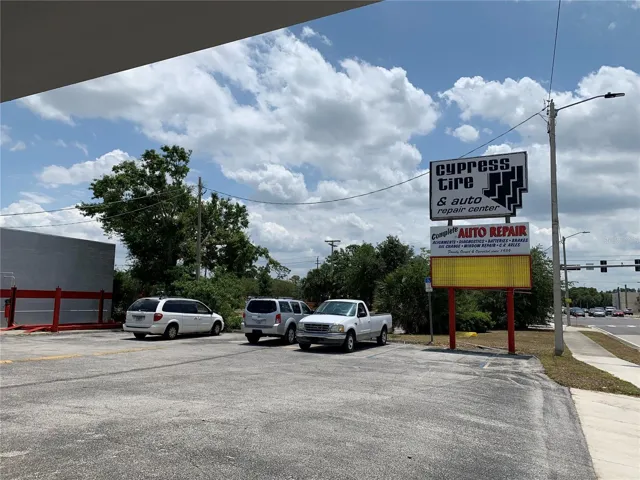 Front entrance facing 8th Street or Lake Alfred Rd.