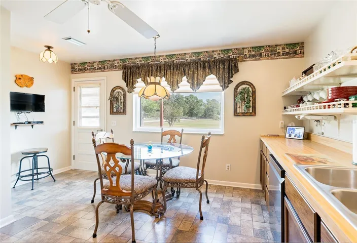 Eat in Kitchen dining allows for ease of daily meals together.