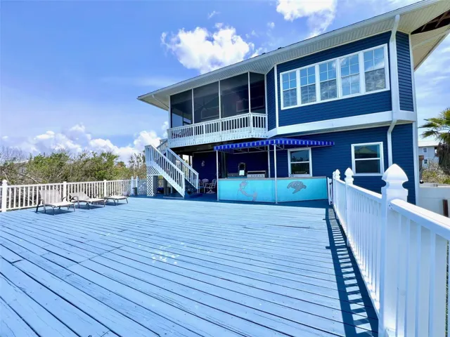Large sun deck