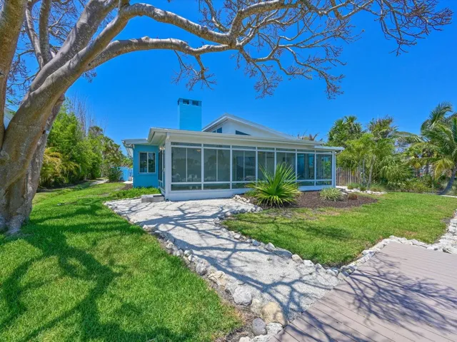 Enclosed lanai