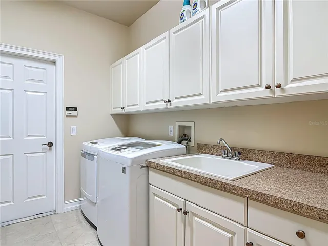 Fabulous & spacious Utility Room