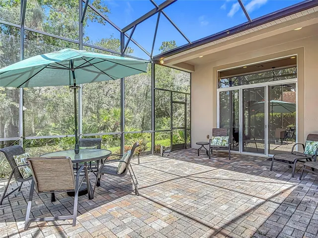 Huge screened in Lanai with pavers!