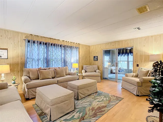 Spacious living area view to the Florida room