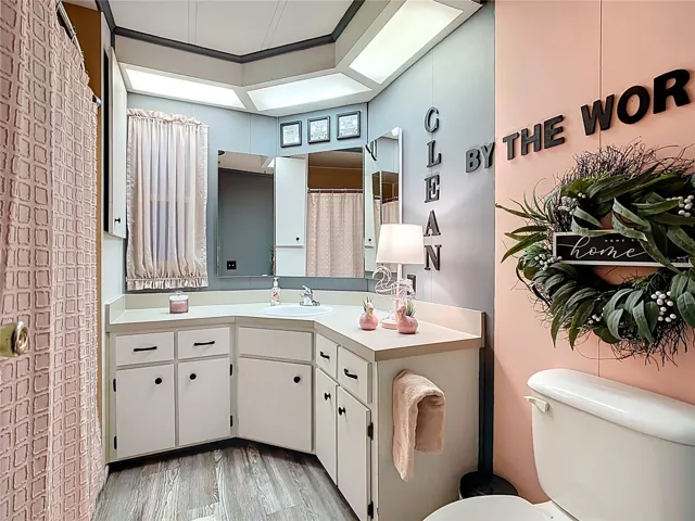 Ensuite primary bathroom