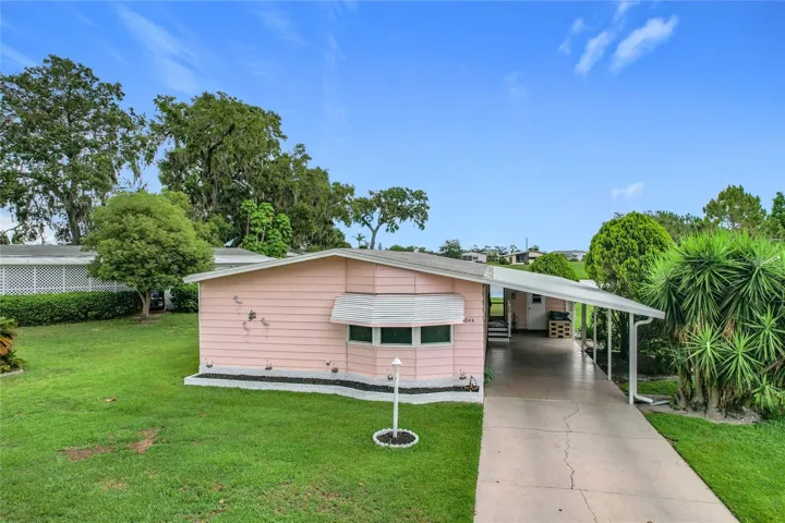 Long and spacious driveway