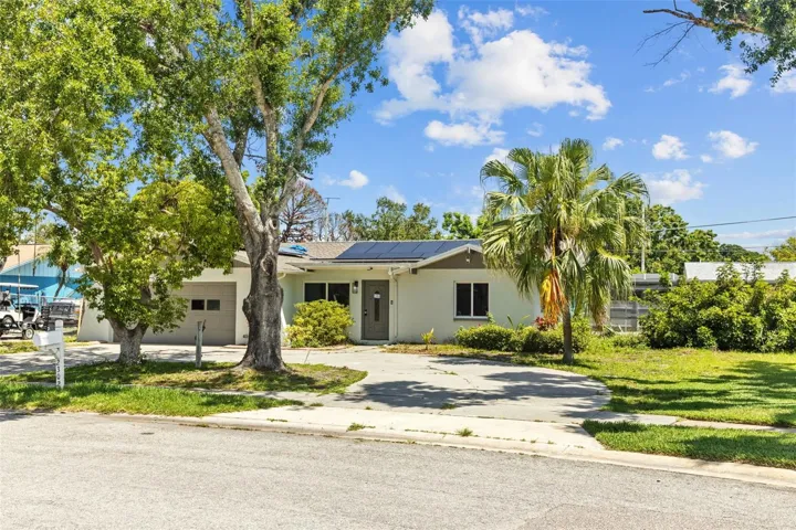 Front w Circle Driveway