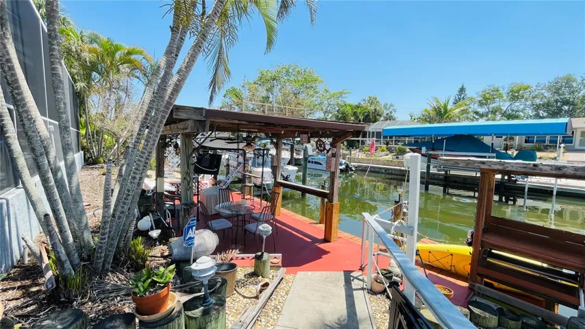 Path to the dock