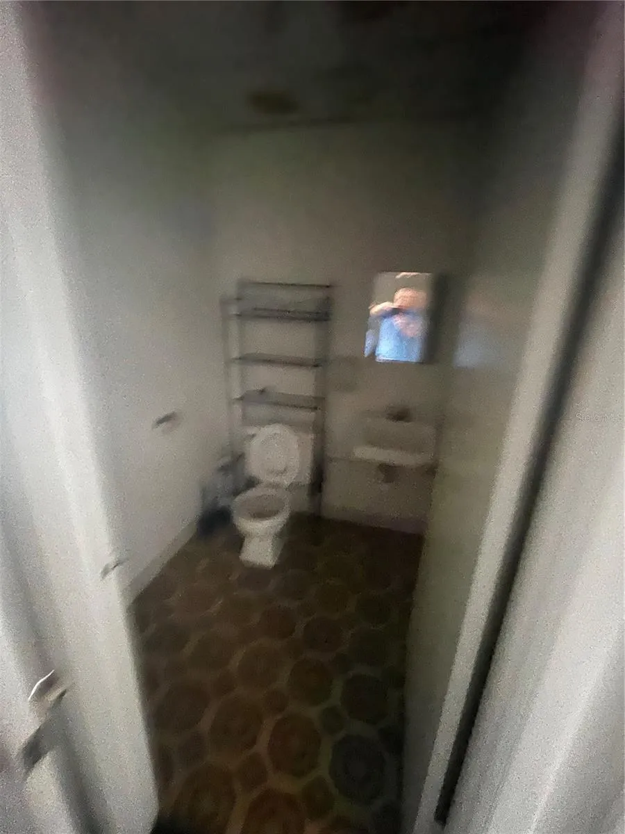 Suite 202 - 950 SF