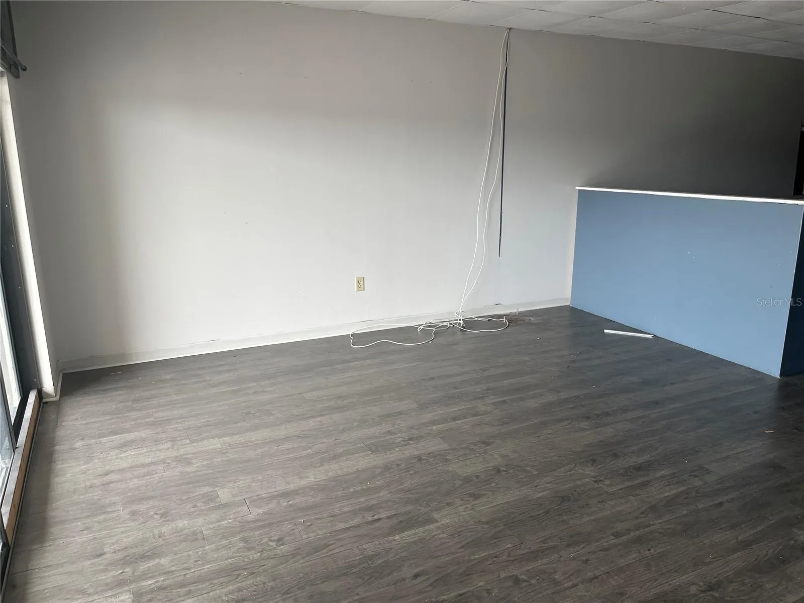 Suite 203 - 940 SF