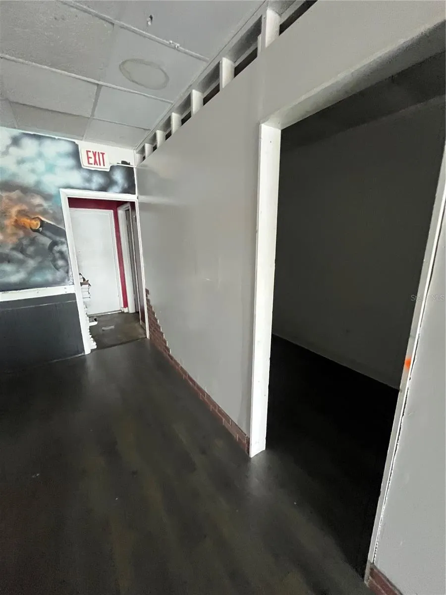 Suite 203 - 940 SF