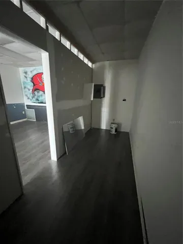 Suite 203 - 940 SF