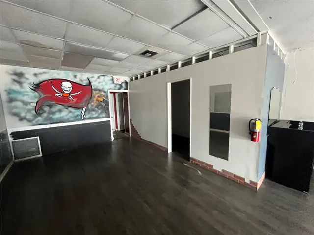 Suite 203 - 940 SF