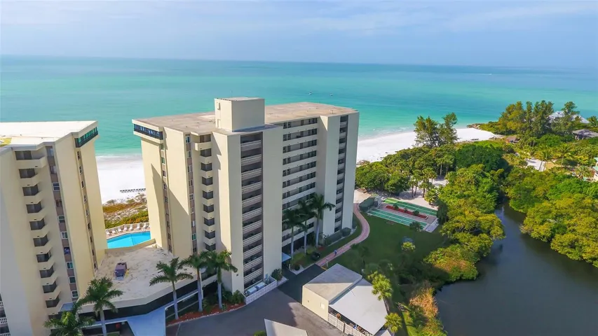 Front Entrance of Whispering Sands - North Tower