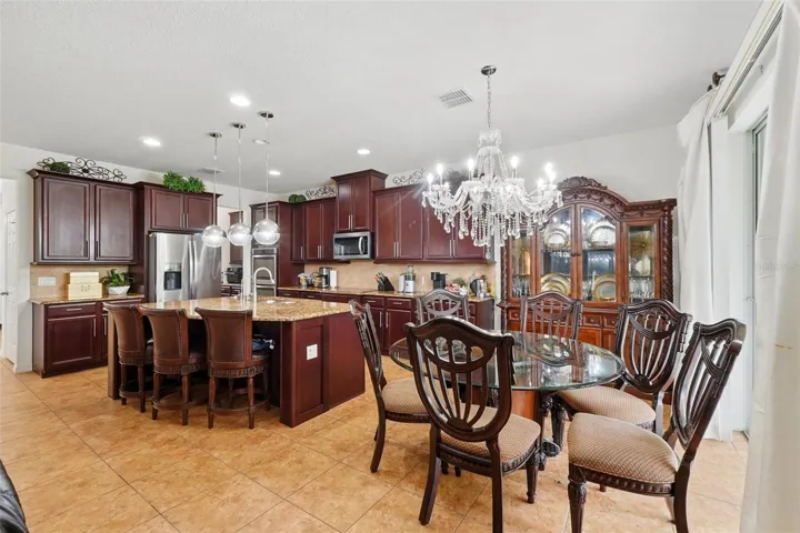 Kitchen / Breakfast Nook