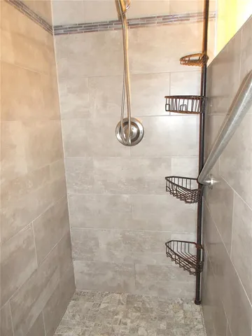 Guest shower