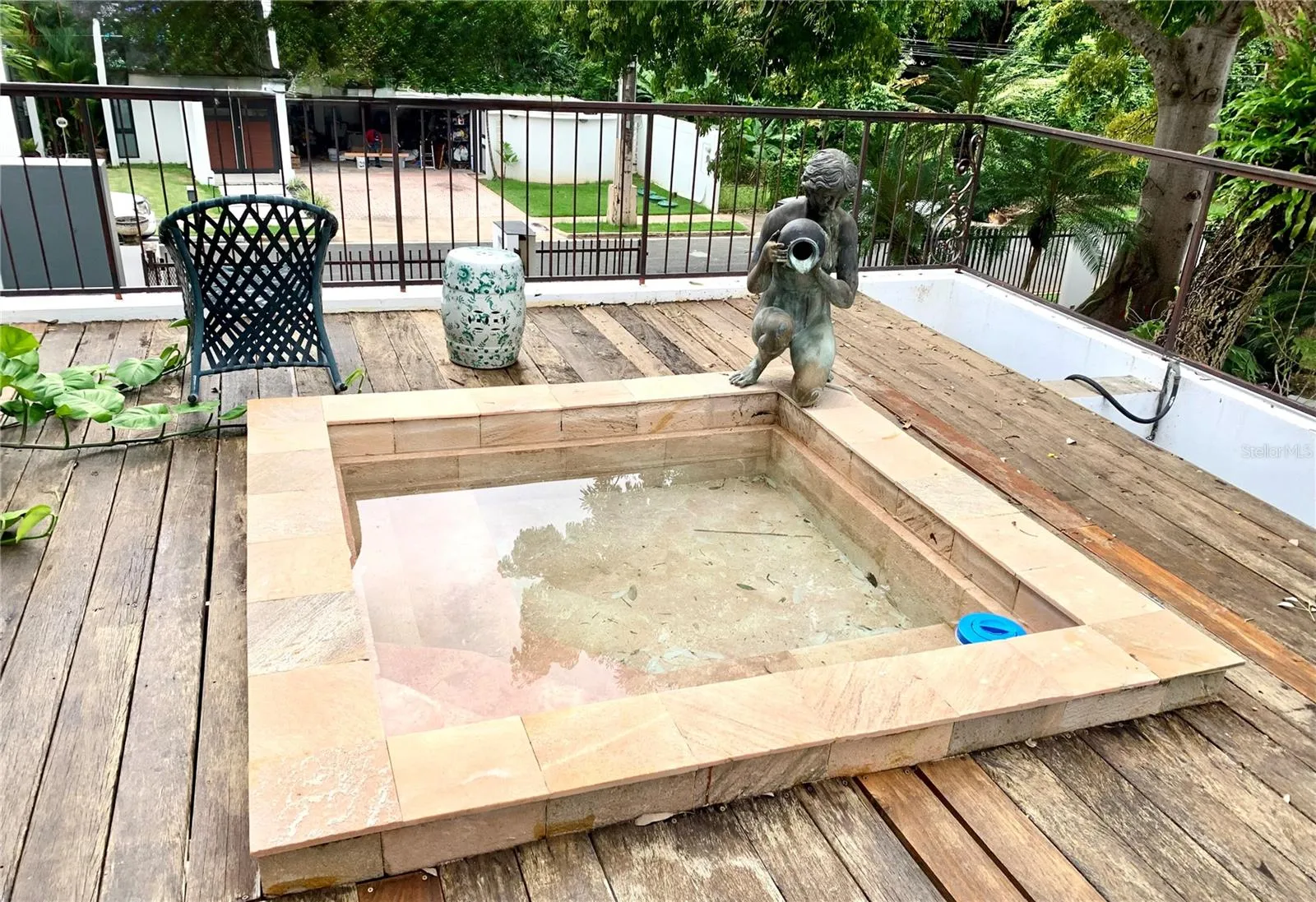Plunge Pool/jacuzzi in master bedroom terrace