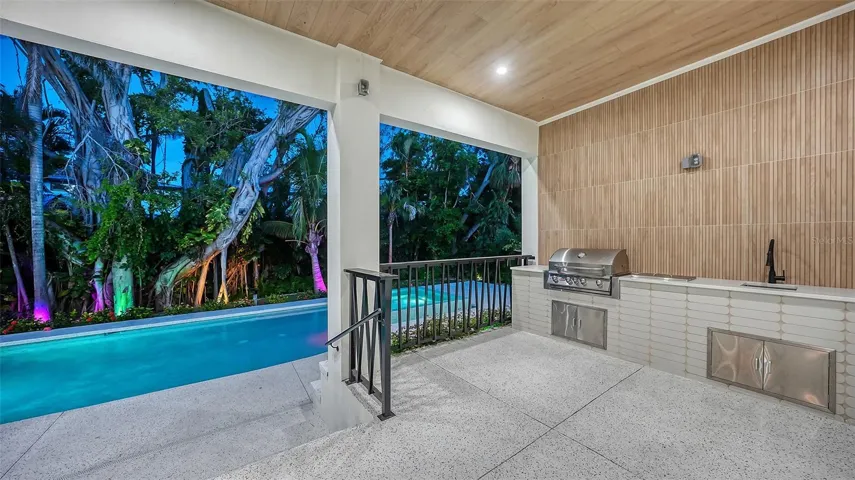 Outdoor Kitchen