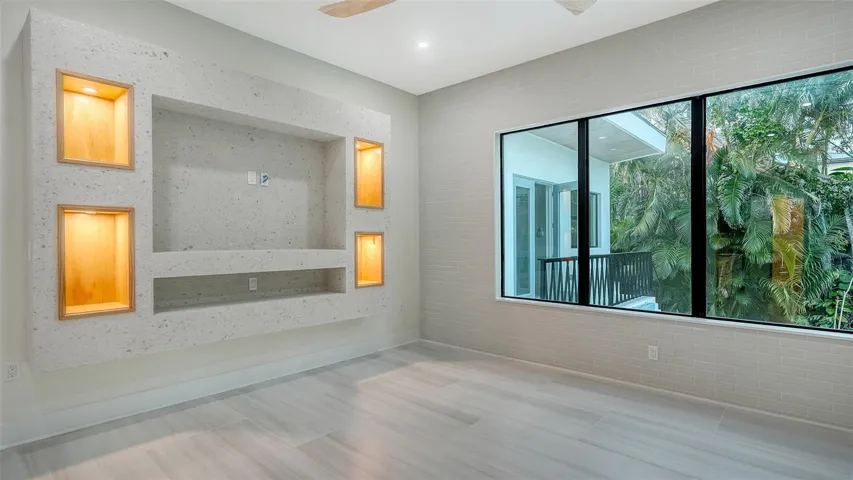 Flex Room/Dining Room