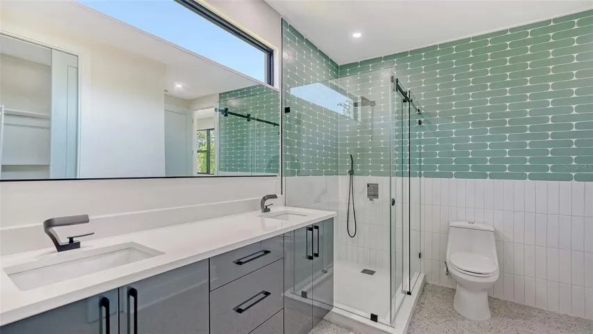 Upstairs Jack & Jill Bath
