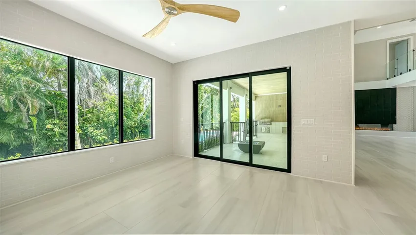 Flex Room/Dining Room