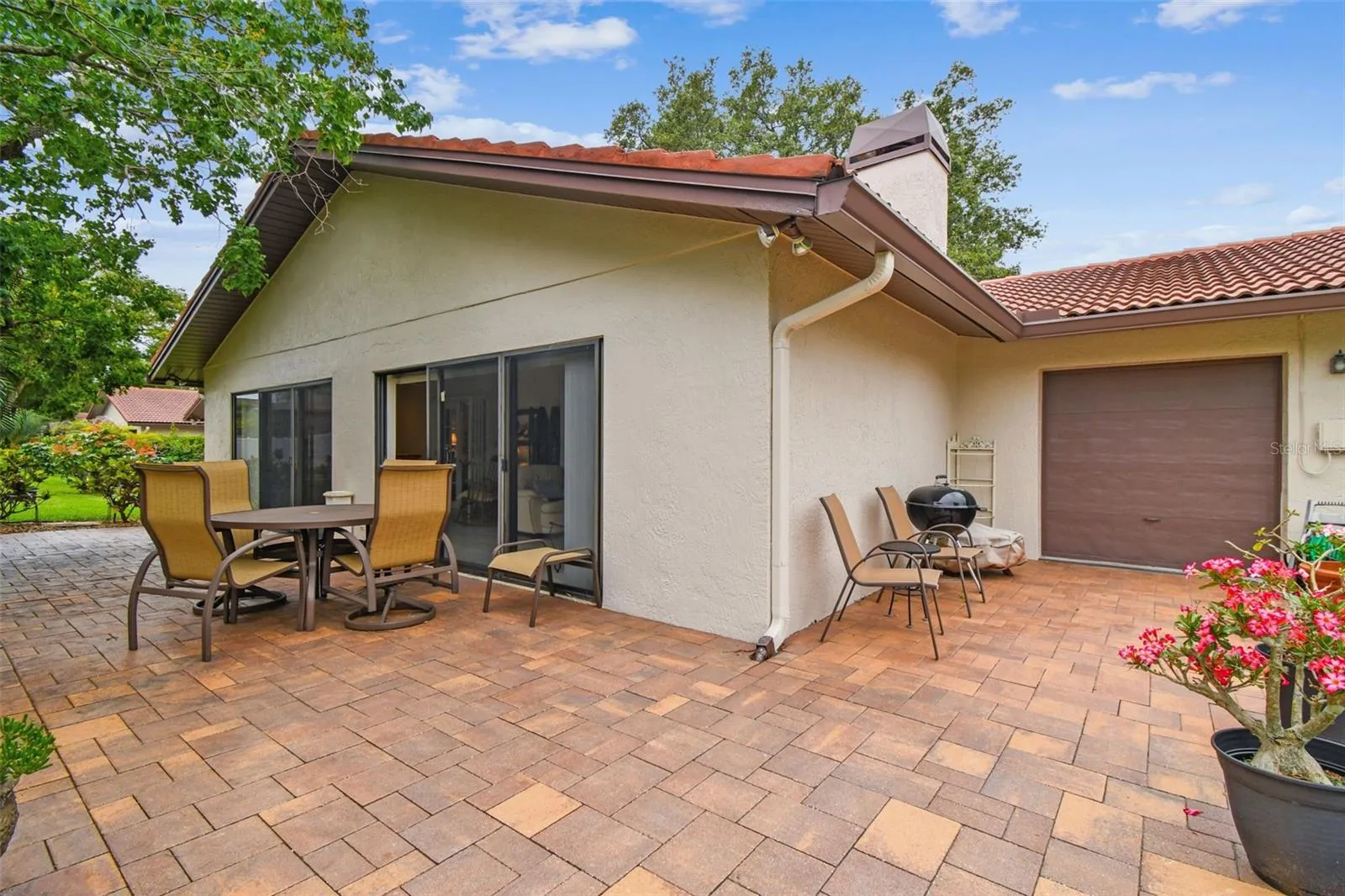 Large paverd patio along back of home