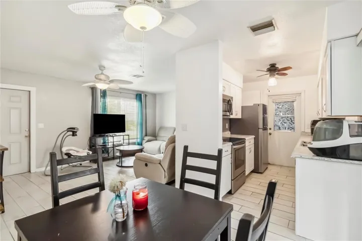 overview living room / dining room / kitchen