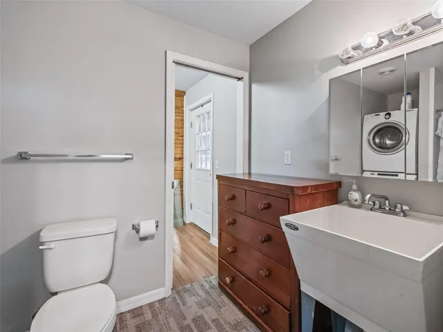 Bathroom 2 in Barn Apartment