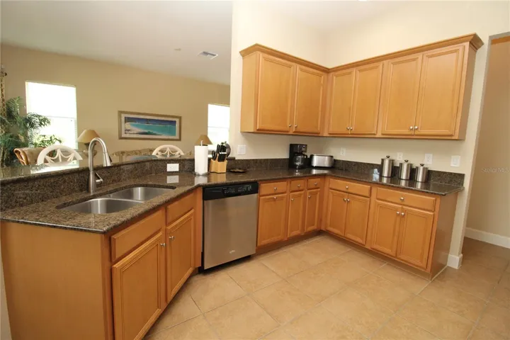 Spacious Kitchen with granite countertops....