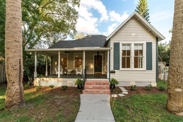 Welcome to 911 S Oak Ave!