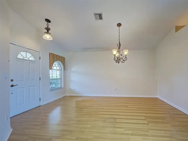 Virtually staged dining