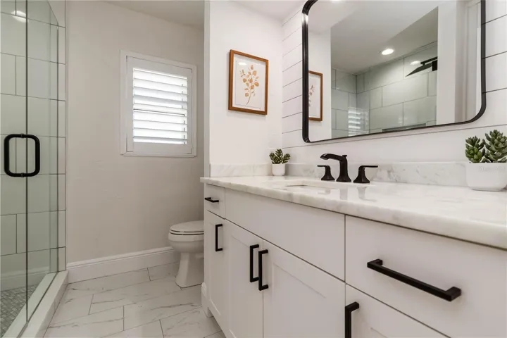 Bath 3 has a linen closet.