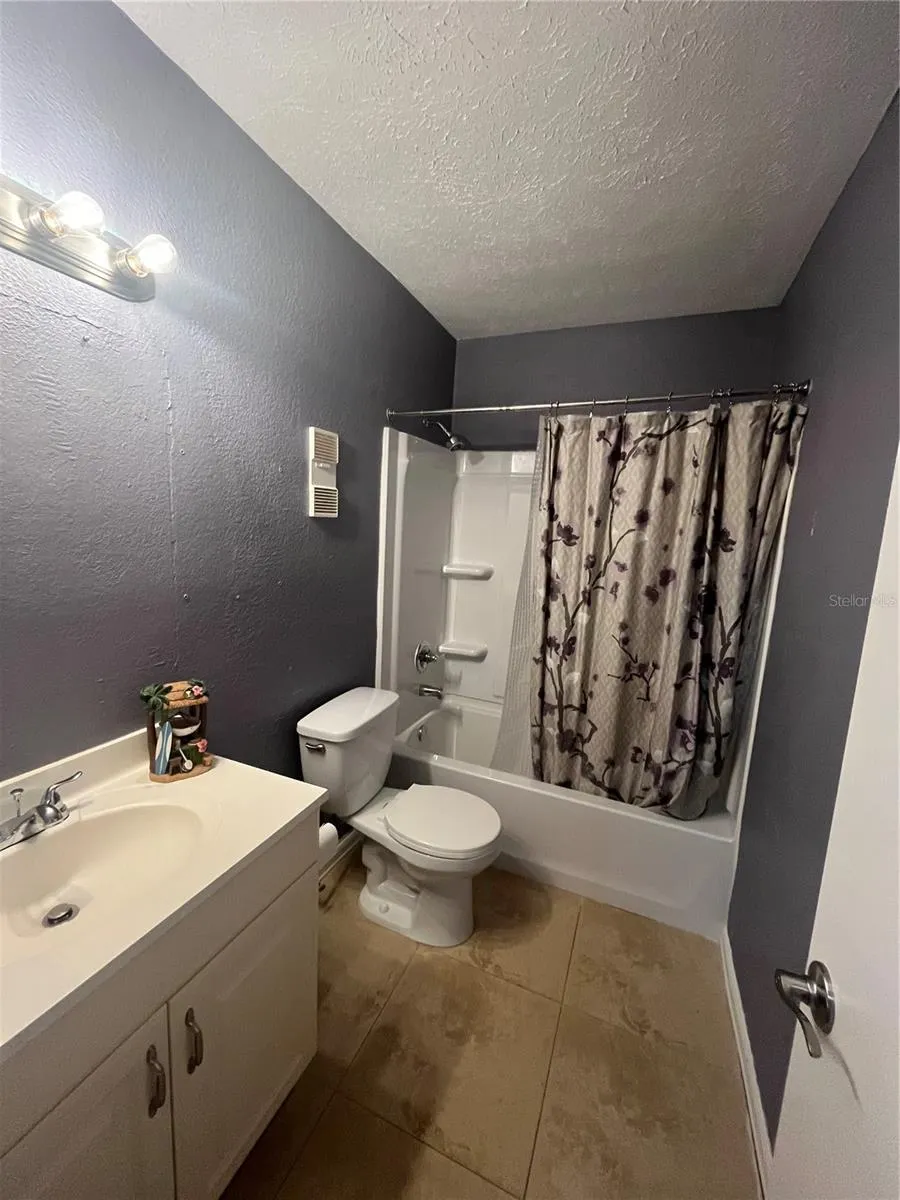 Full bath upstairs