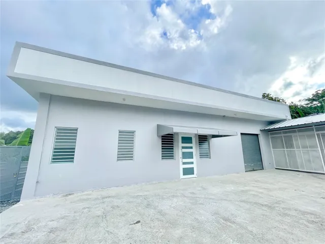 Front / Entrance