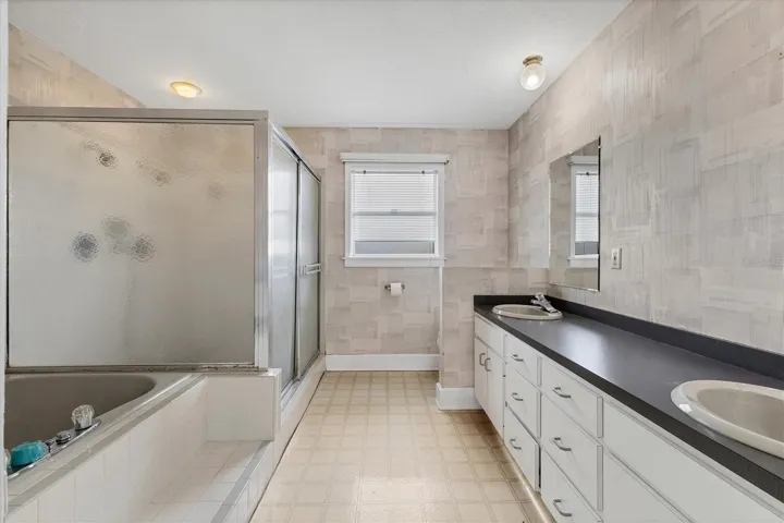 Ensuite Bathroom in Primary Bedroom