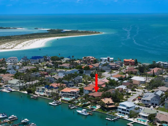 Located on the Grand Canal with no bridges to the Gulf