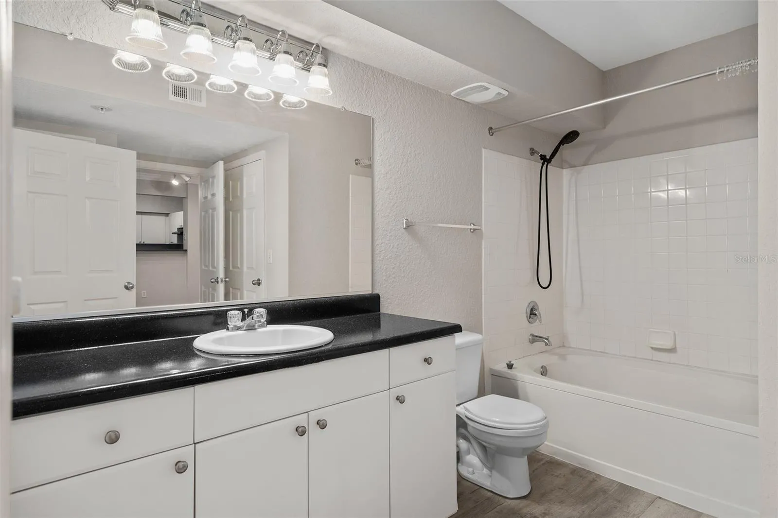 Guest Bath and tub