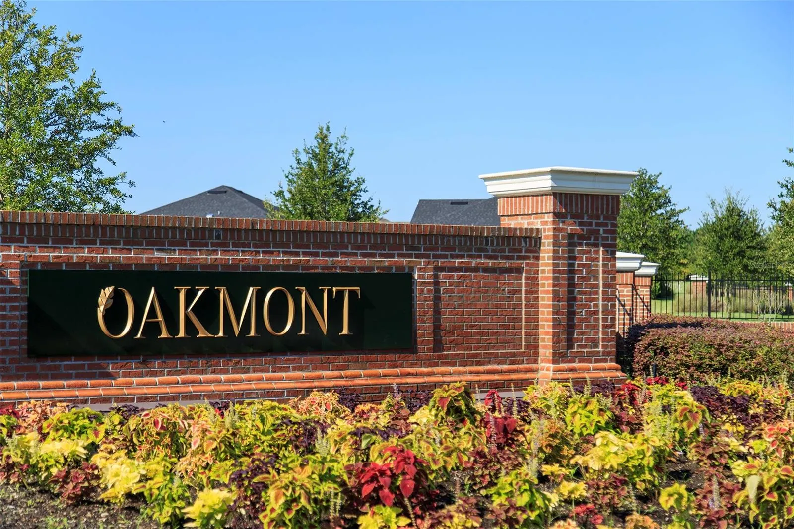 Oakmont Entrance