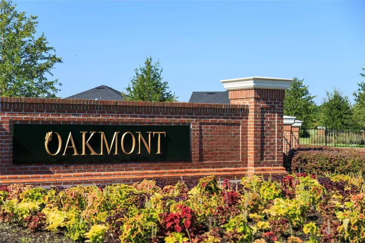 Oakmont Entrance