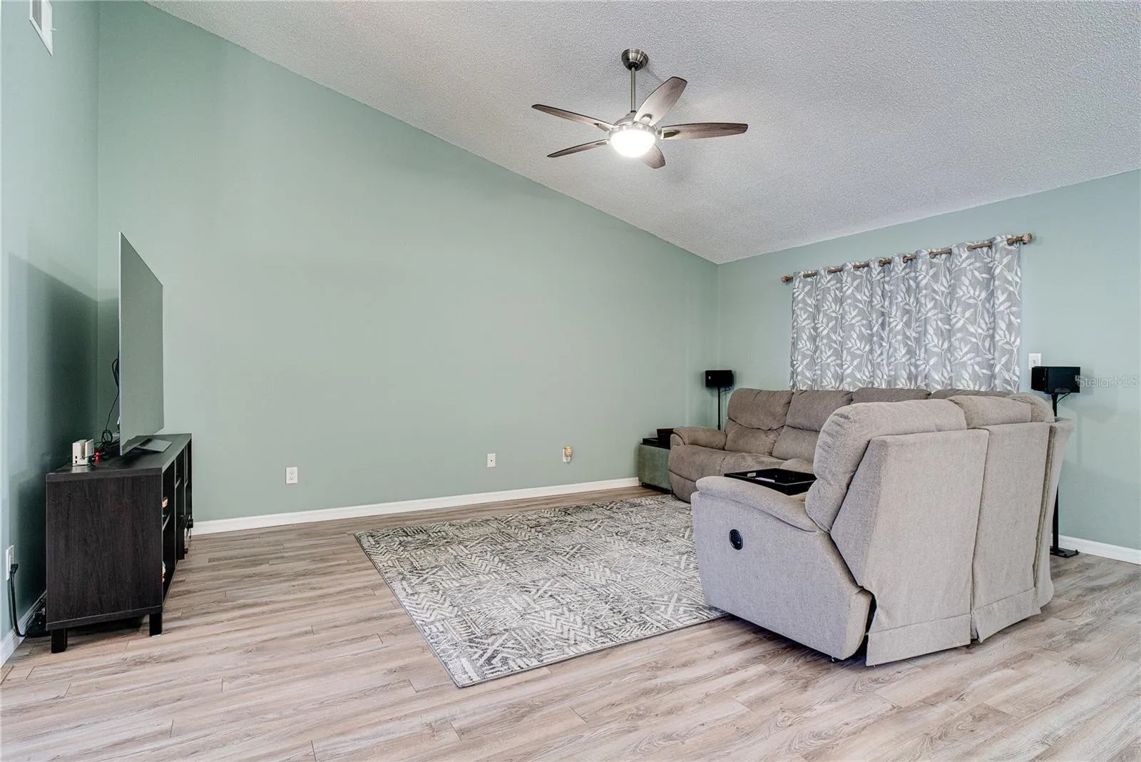 5517 W Sacramento Ct, Orlando, Florida 32821, 3 Bedrooms Bedrooms, ,3 BathroomsBathrooms,Residential,For Sale,SACRAMENTO,O6315393